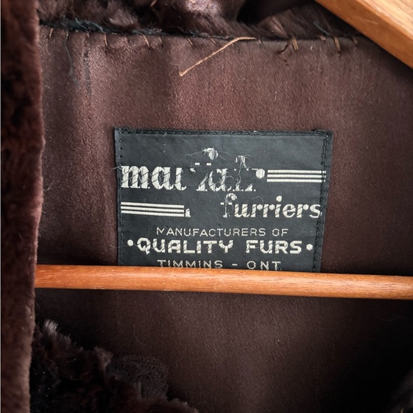 Luxurious Brown Otter? Fur Coat - Picture 2 of 7